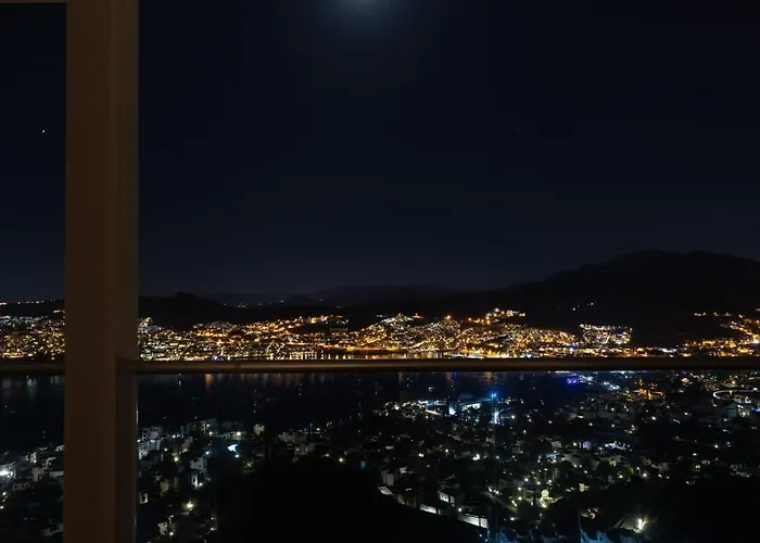 Stunning Sea View Duplex In Gundogan Apartment